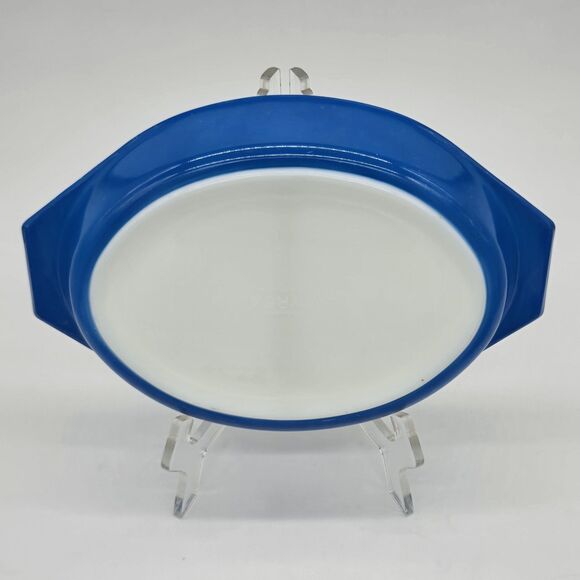 Vintage Pyrex 1 1/2 quart Divided Dish Primary Blue NO LID - Picture 3 of 7